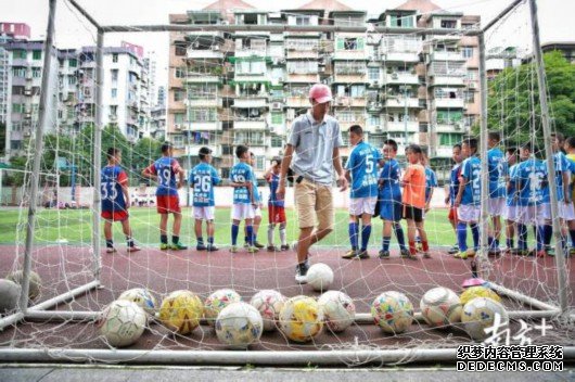 六年级广州足球小将踢出“世界波”，他说梦想是成为职业球员