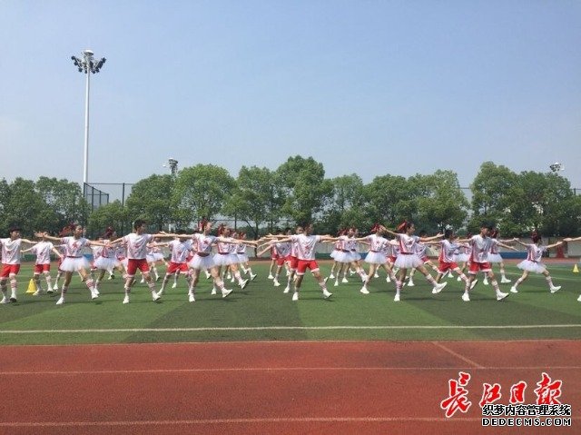 我是今天的C位，武汉1200名中小学生跳起校园版“