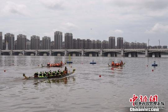 中俄龙舟大赛在中国“雪城”牡丹江开赛