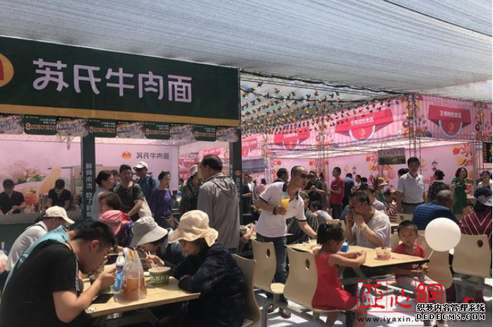 3天8万余名游客逛吃“食餐会”