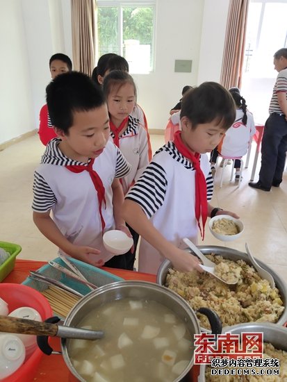 德化：爱心捐款办“爱心食堂” 小学生乐享爱心