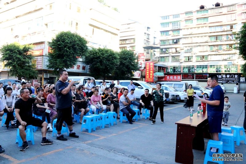 龙马潭大队对鹏达建材市场进行消防安全培训演练