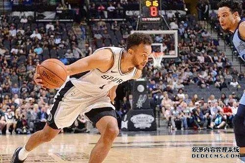 人类蠕动精华凭啥立足NBA?波波维奇看中他这点