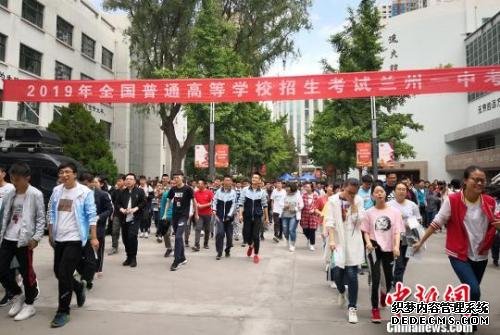 各地高考成绩今起陆续公布 填报志愿时要了解这