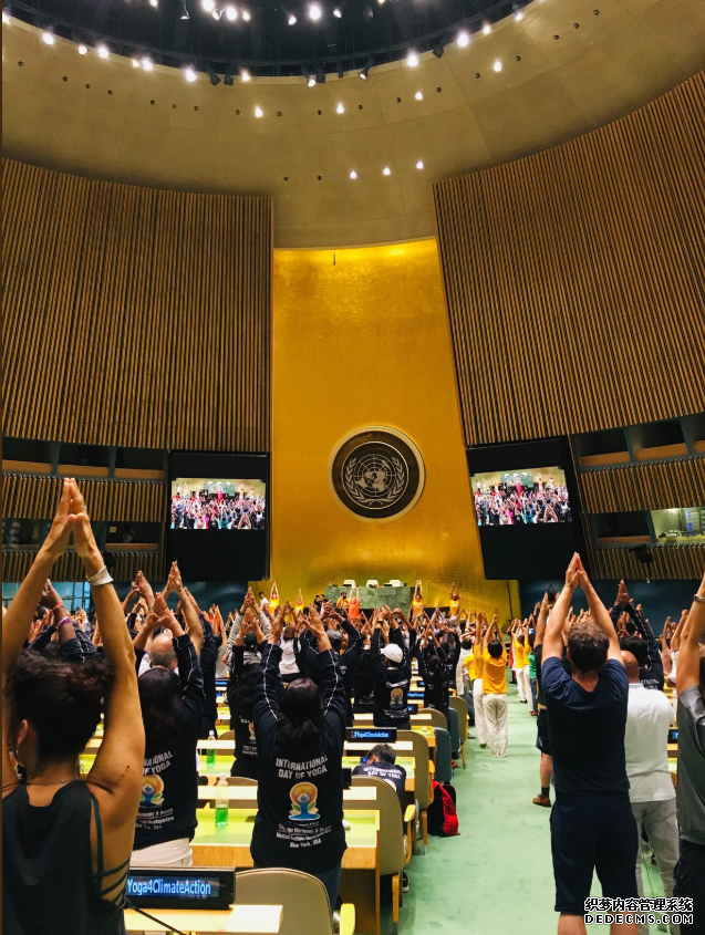 庆祝“国际瑜伽日”，印度人又现“开挂”本领