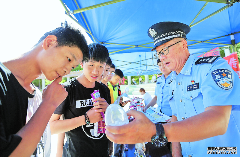 【法治聚焦】缉毒民警讲述一线“破冰”故事