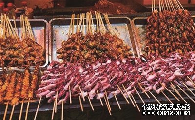 青岛劈材院：港城小院的美食时光