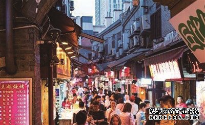 青岛劈材院：港城小院的美食时光