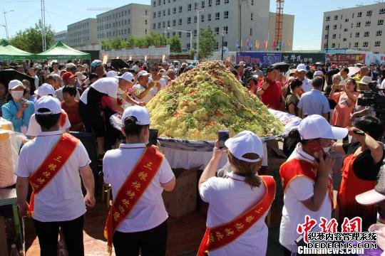 新疆吉木萨尔县美食节开幕 鲜味纷呈