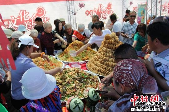 新疆吉木萨尔县美食节开幕 鲜味纷呈