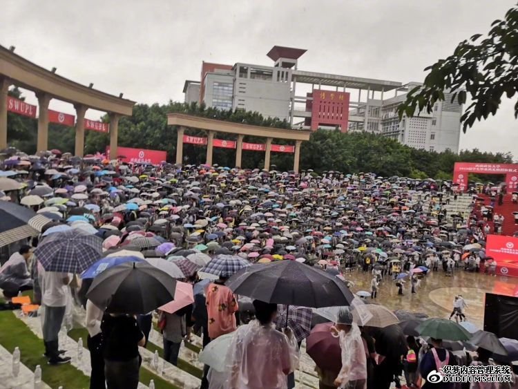 这场大学毕业典礼上的校长讲话，只有标题和要点