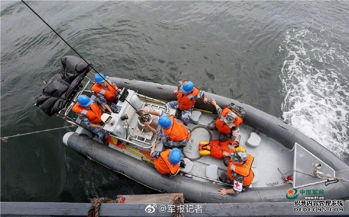 驻香港部队组织联合海空巡逻演练