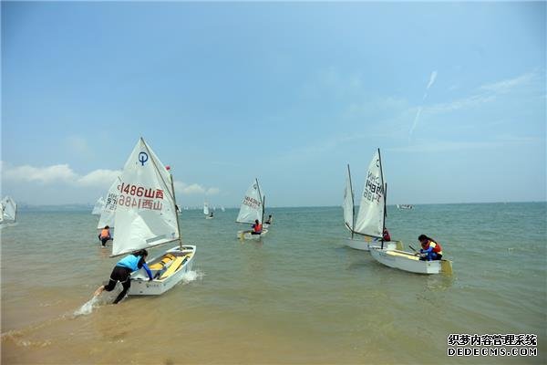 碧海逐浪帆飞扬，国家级帆船赛首次在荣成举办