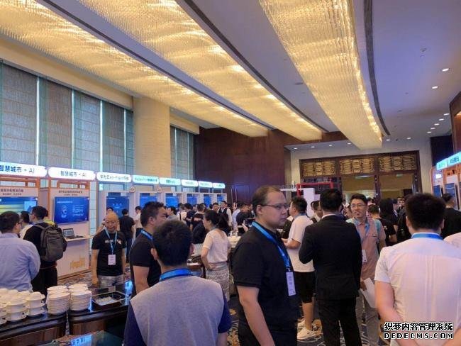 源码时代CEO姚欣受邀出席华为云城市峰会2019 助力AI人才培养