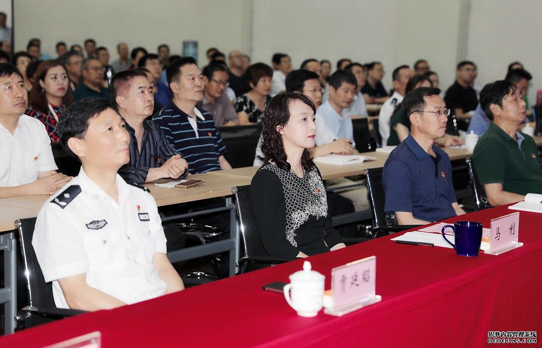 致敬英雄，坚守初心 济南日报报业集团举行张保国先进事迹报告会