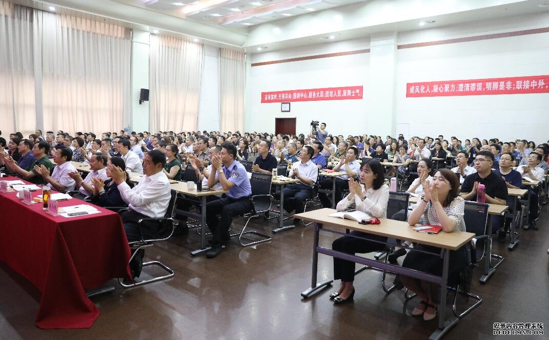 致敬英雄，坚守初心 济南日报报业集团举行张保国先进事迹报告会