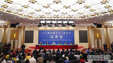 中国人民银行行长等就“金融改革与发展”相关问题答记者问