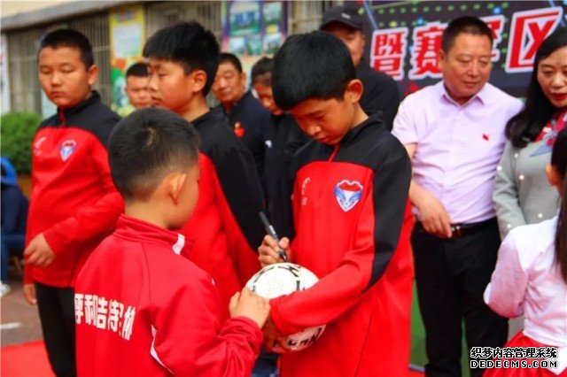 2019年度内蒙古自治区校园足球周末联赛暨赛罕区先锋路小学第三届足球日活动隆重开幕