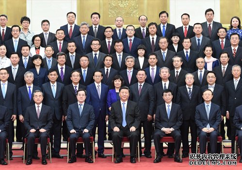 习近平会见2019年度驻外使节工作会议与会使节王