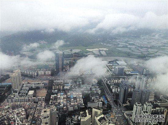 规划建设深港边境购物中心