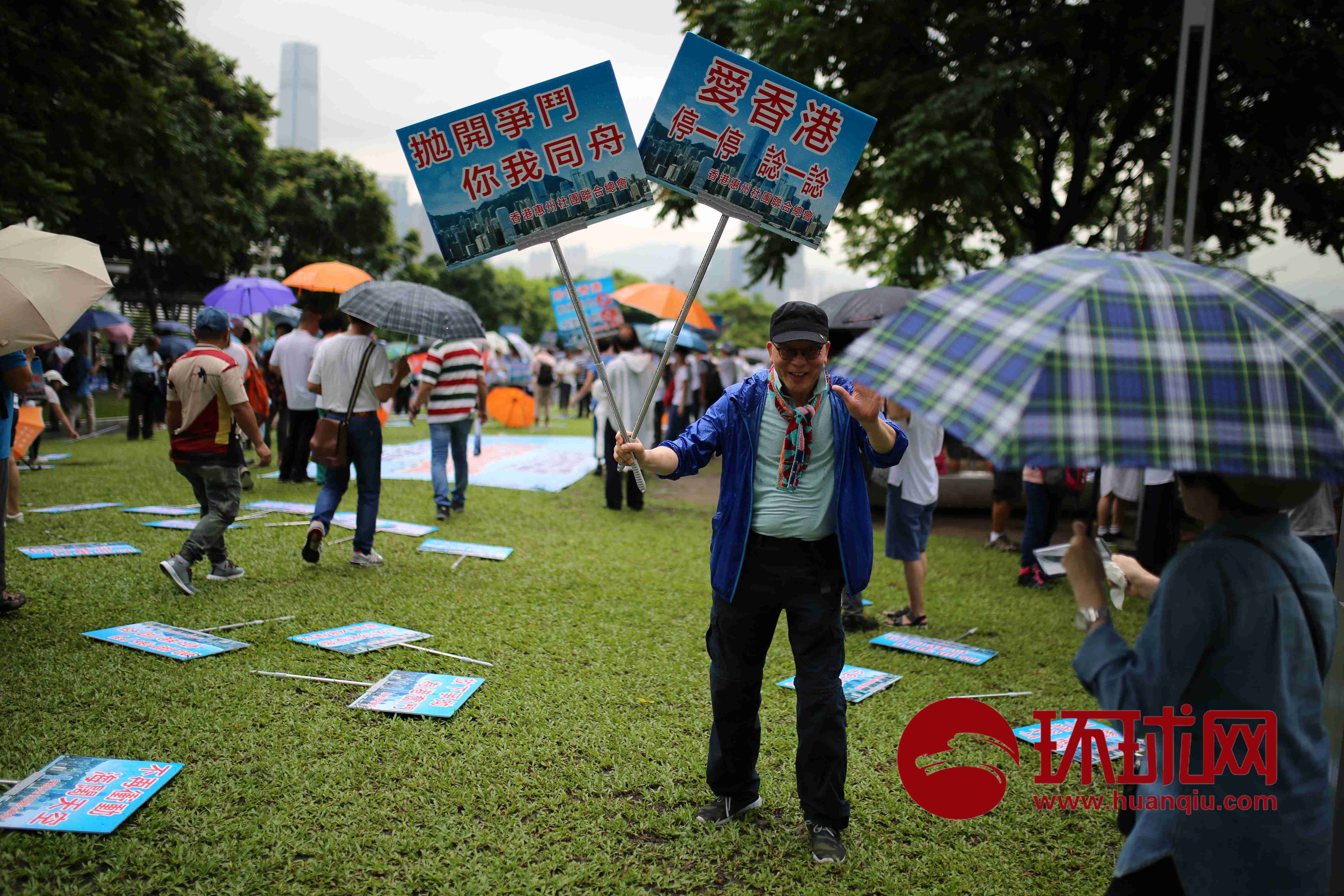 直击“修例风波”后最大规模爱国爱港集会 前警