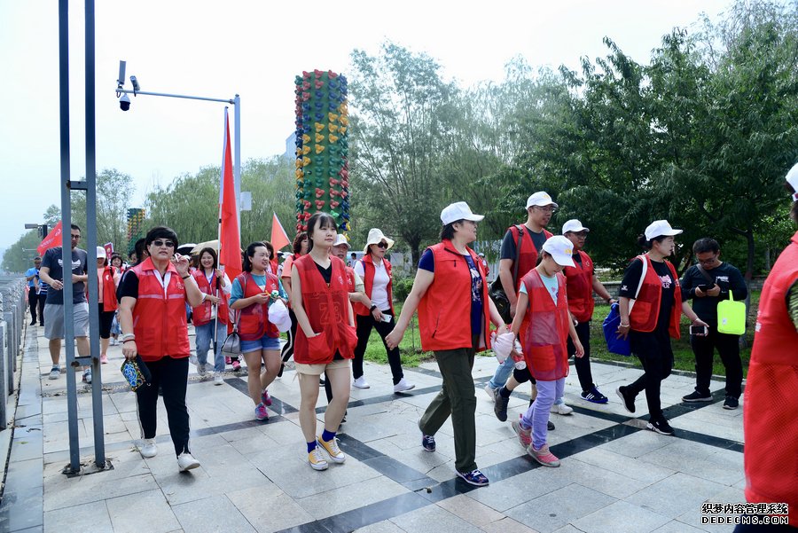 今天，400多人齐聚呼和浩特小黑河畔，这是在做