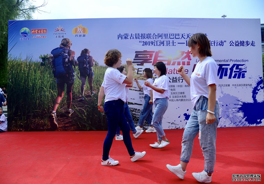 今天，400多人齐聚呼和浩特小黑河畔，这是在做