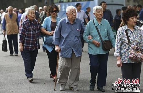 人社部回应延迟退休：深入研究论证，稳妥推进