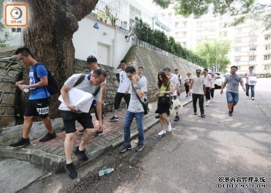 港媒：20余人今赴黎智英住所外拉横幅斥其“美国