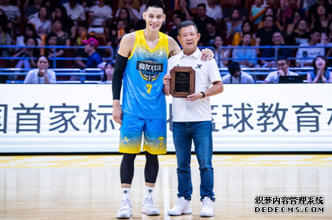 因篮球牵手 林书豪成为特步首位公益大使