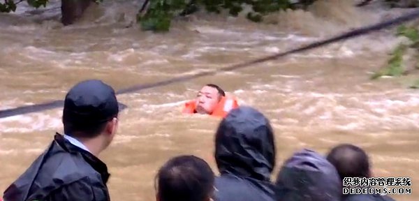 逆行者的挣扎与敢勇，生死劫后与队友再救260人