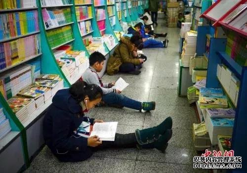 暑假60天报了7个班 孩子童年如何“荡起双桨”？