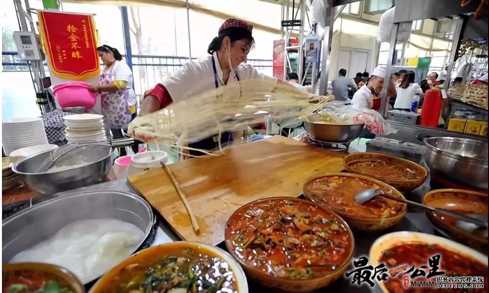 新疆夜市的“颜值 美食”，逛吃逛吃根本停不下