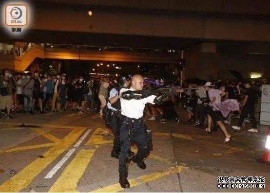 10名香港警员受邀参加十一庆典 含负伤光头警长