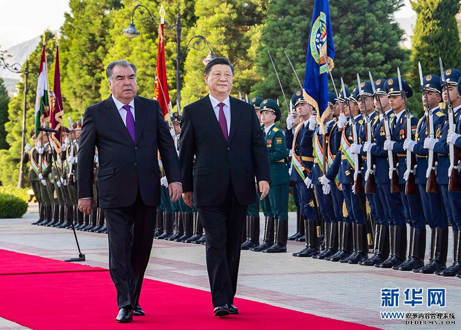 习近平同塔吉克斯坦总统拉赫蒙会谈