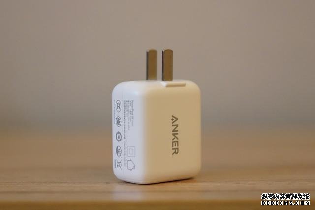 ANKER 快充头：一个能给苹果全家充电的小玩意儿