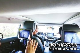 开放道路智能驾驶长沙示范区启用 记者体验自动驾驶出租车