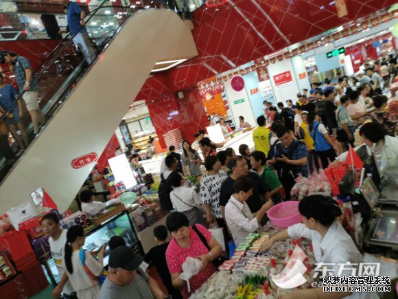 网红美食、数码产品、精神大餐…假期消费观察