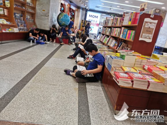 网红美食、数码产品、精神大餐…假期消费观察