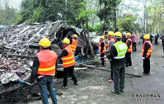 啟動智能車棚改造拆除千余平方米違建