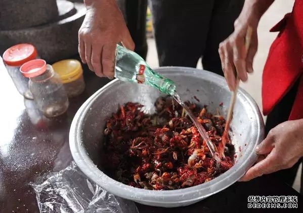 福州人爱的蟛蜞上央视啦！一起打卡千年古镇的美食