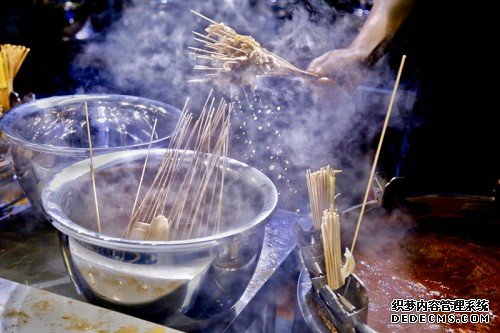 冒椒火辣现象级美食荣誉加身，成都潮流串串引