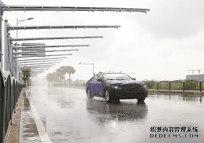 智能网联汽车“闯关” 临港提供国内应用场景最丰富测试示范区