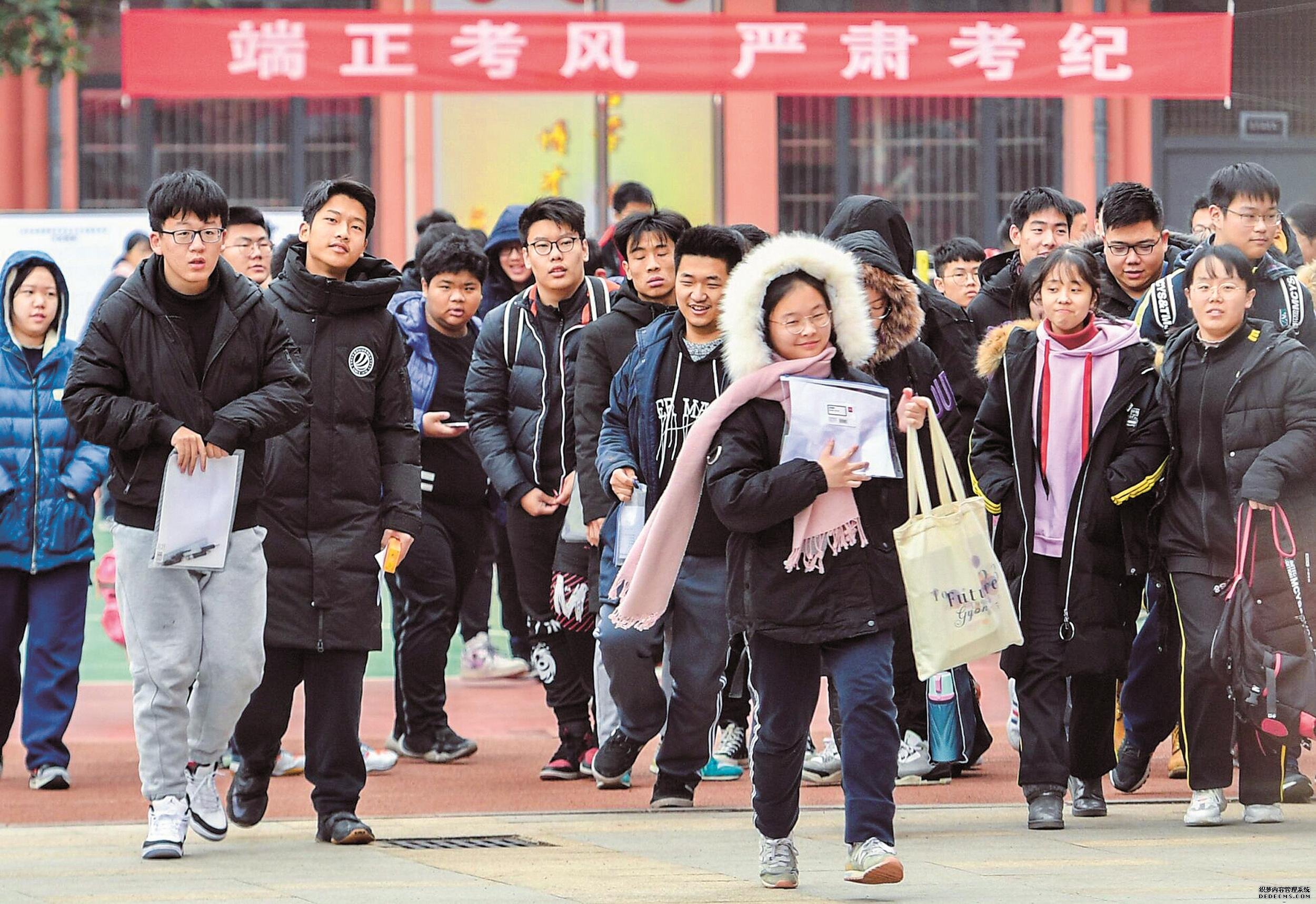 湖北首次举行高中学业水平考试 成绩是学生毕业认定主要依据