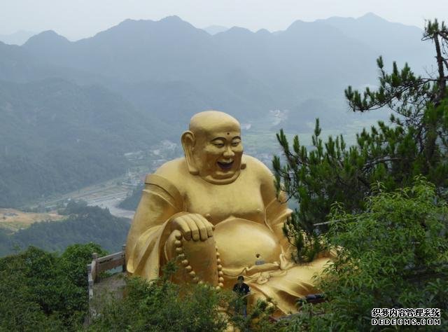 江南也有一悬空寺，与山西恒山悬空寺，并称为“中国南北悬空寺”