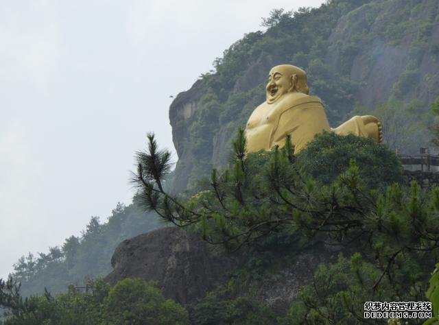 江南也有一悬空寺，与山西恒山悬空寺，并称为“中国南北悬空寺”