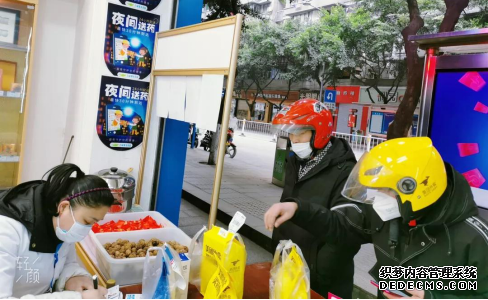 疫情下的互联网药店：无接触“送药上门”解决重庆市民购药难题