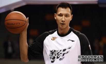 NBA球员的自律性有多强？詹皇从不吃猪肉，一人16年不近女色