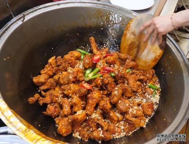 炸鸡店生意冷清，老板换个烹饪方式，立马成为食客喜欢的网红美食