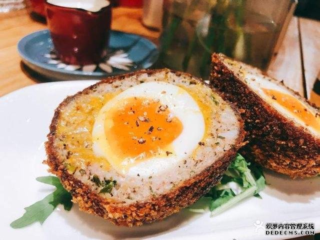 英国传承了近300年的美食，酥脆多汁颜值高，苏格兰溏心蛋了解下